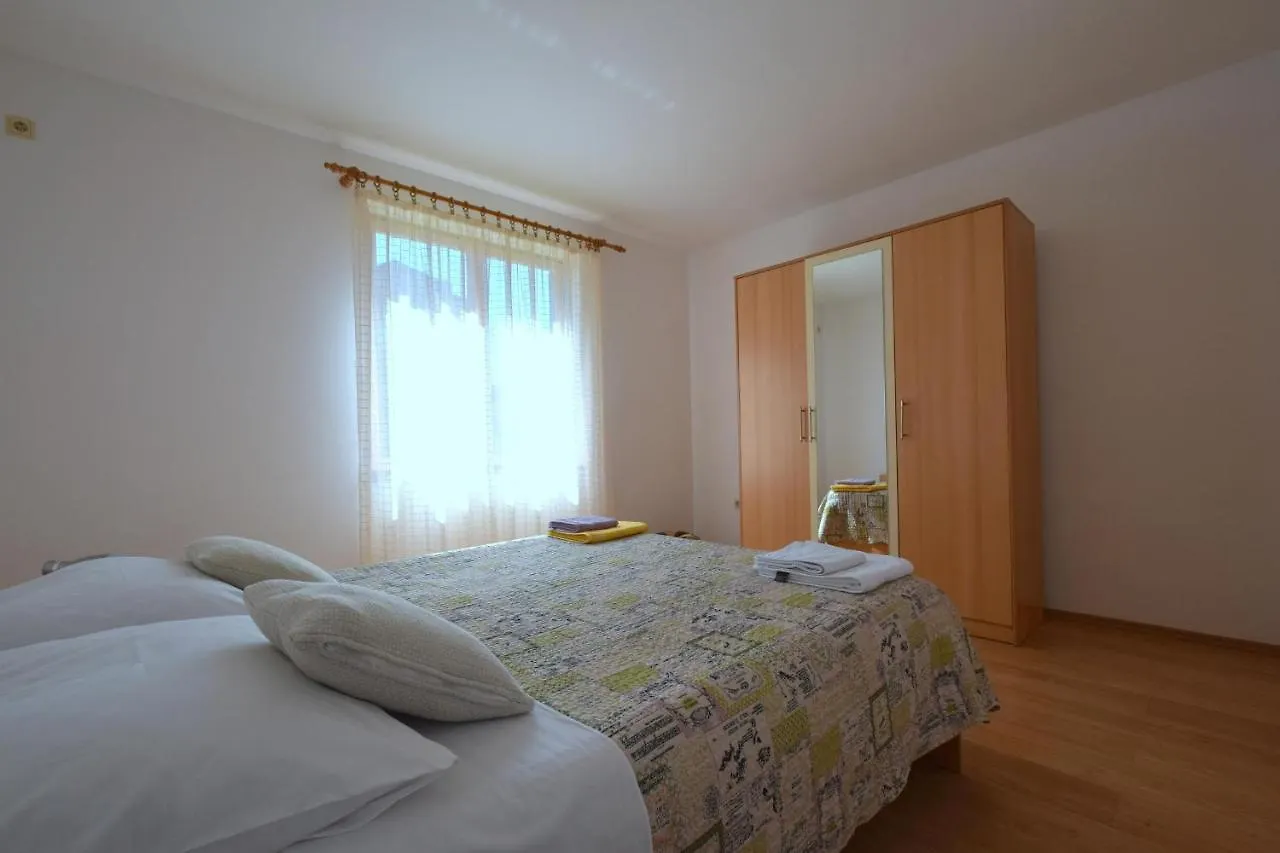 Apartment Anica Njivice Croatia