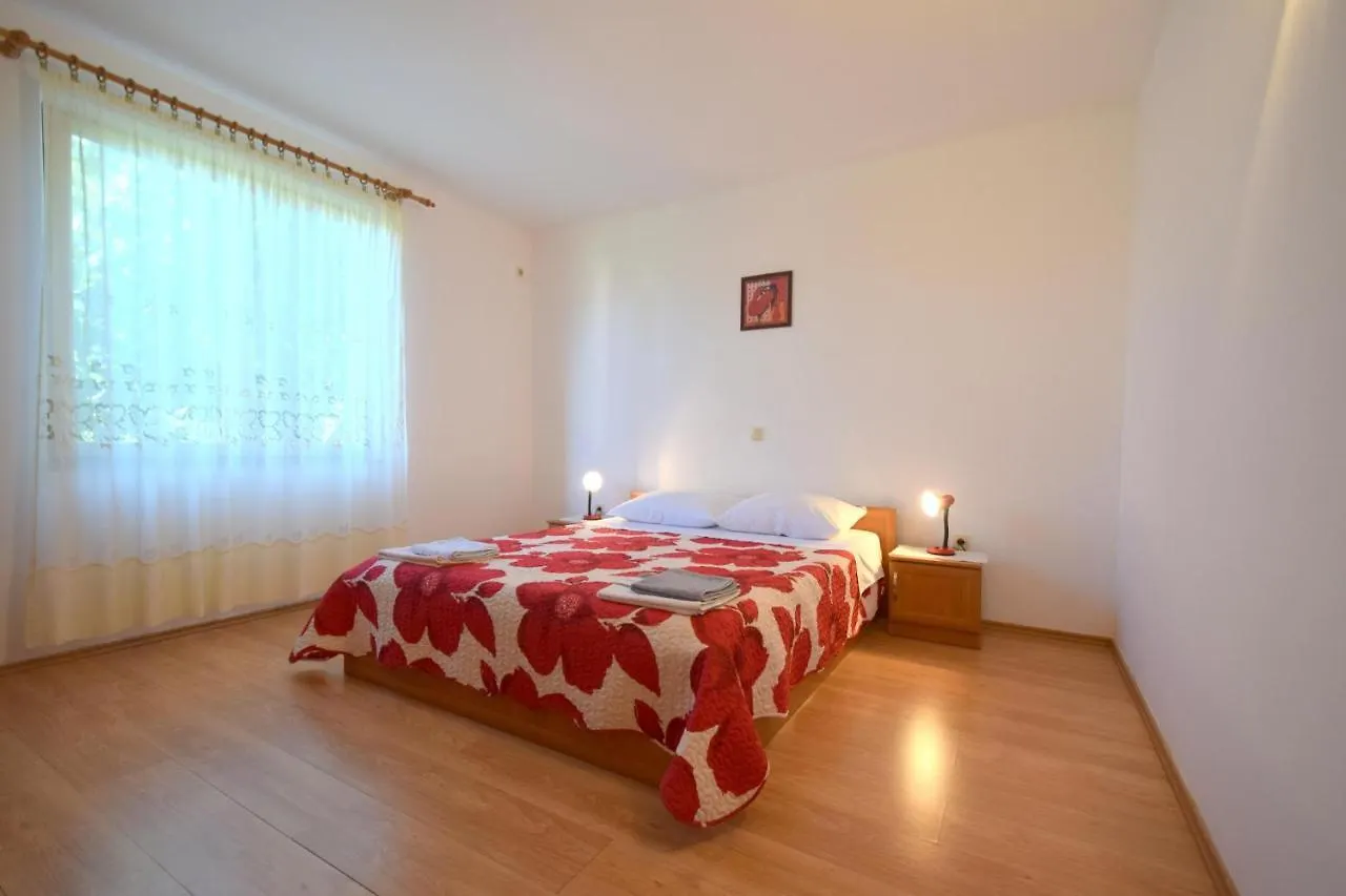 Apartment Anica Njivice