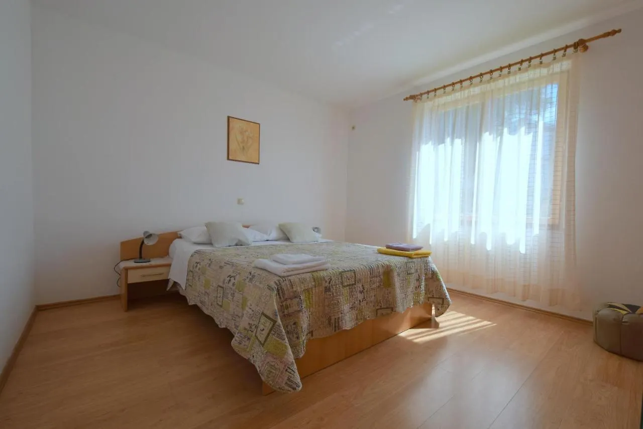 Apartment Anica Njivice Kroatien