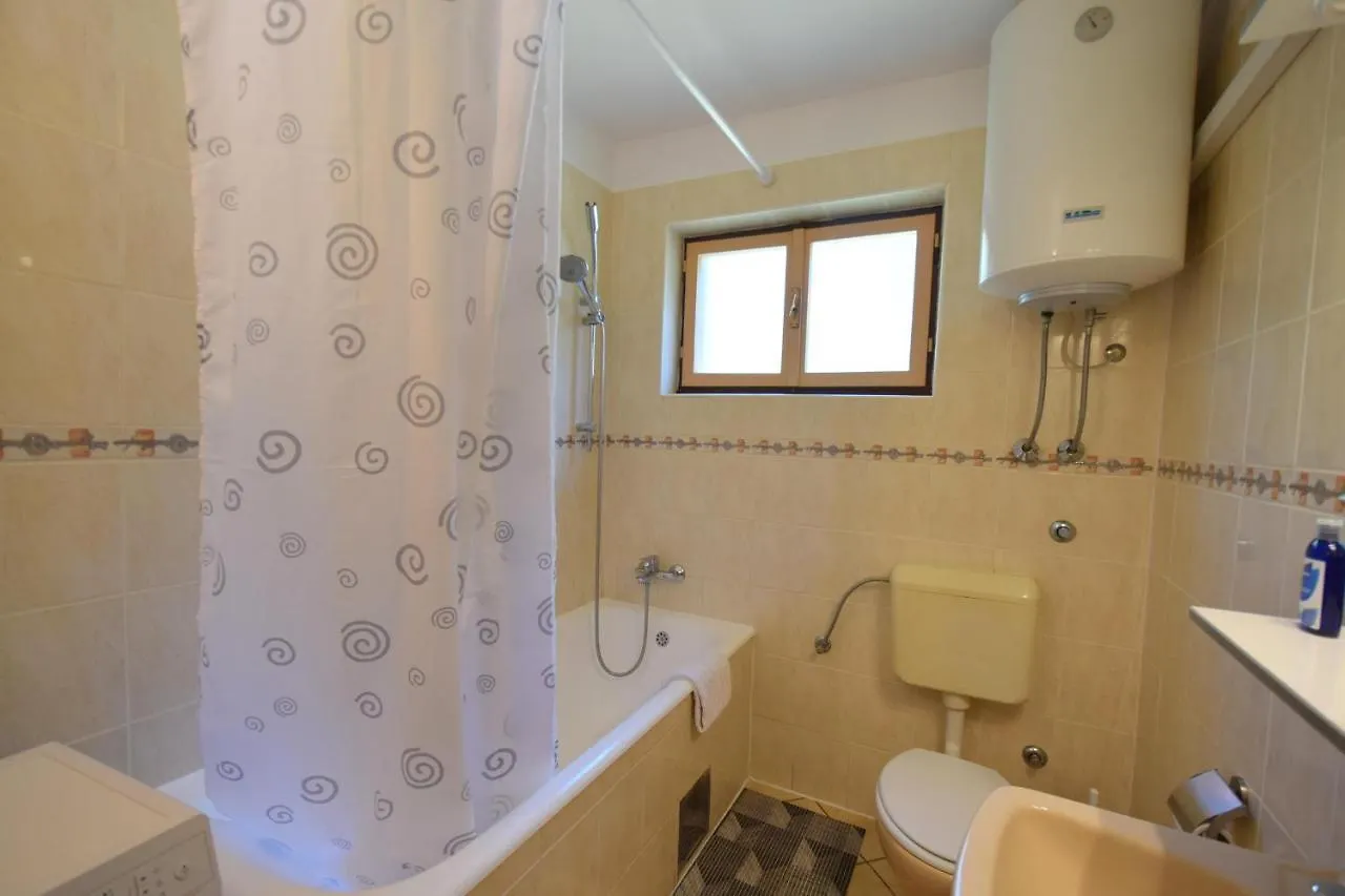 Apartment Anica Njivice 0*,  Kroatien