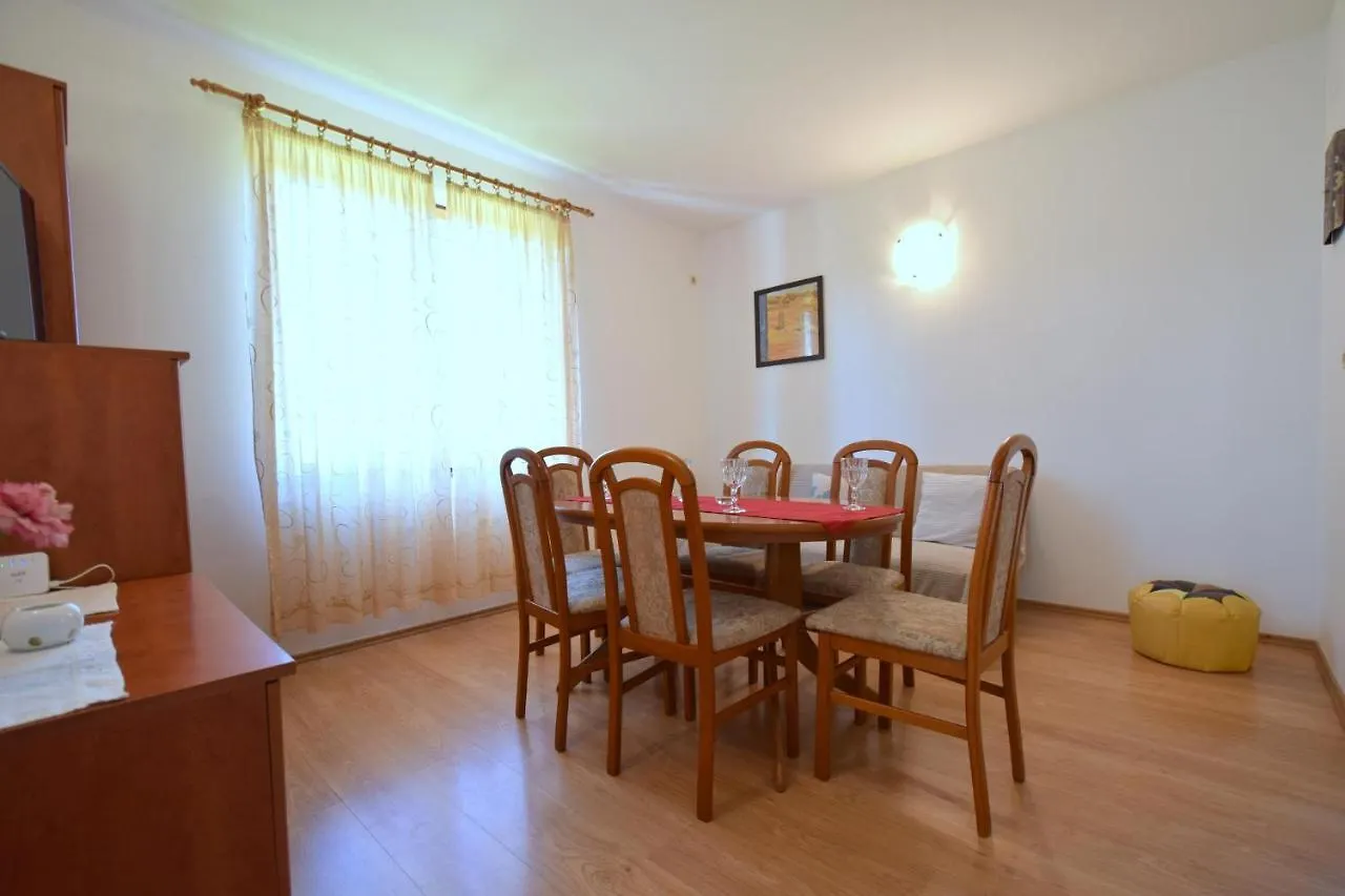 Apartment Anica Njivice