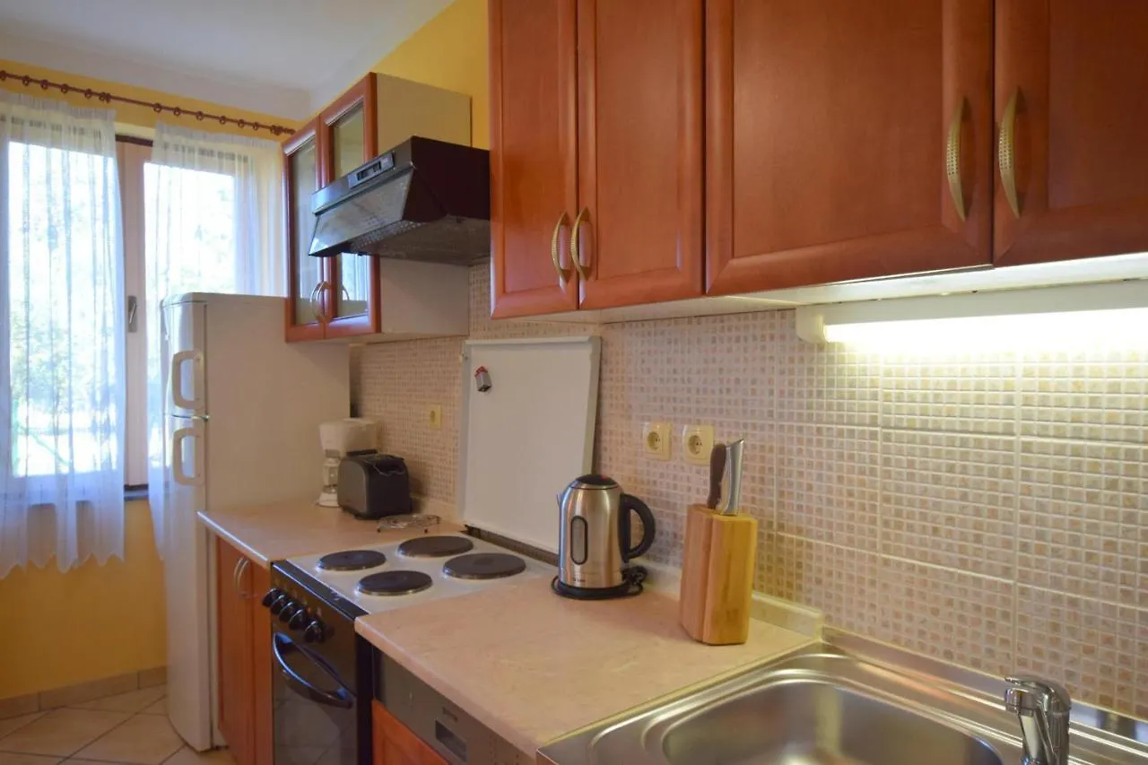 Apartment Anica Njivice 0*,