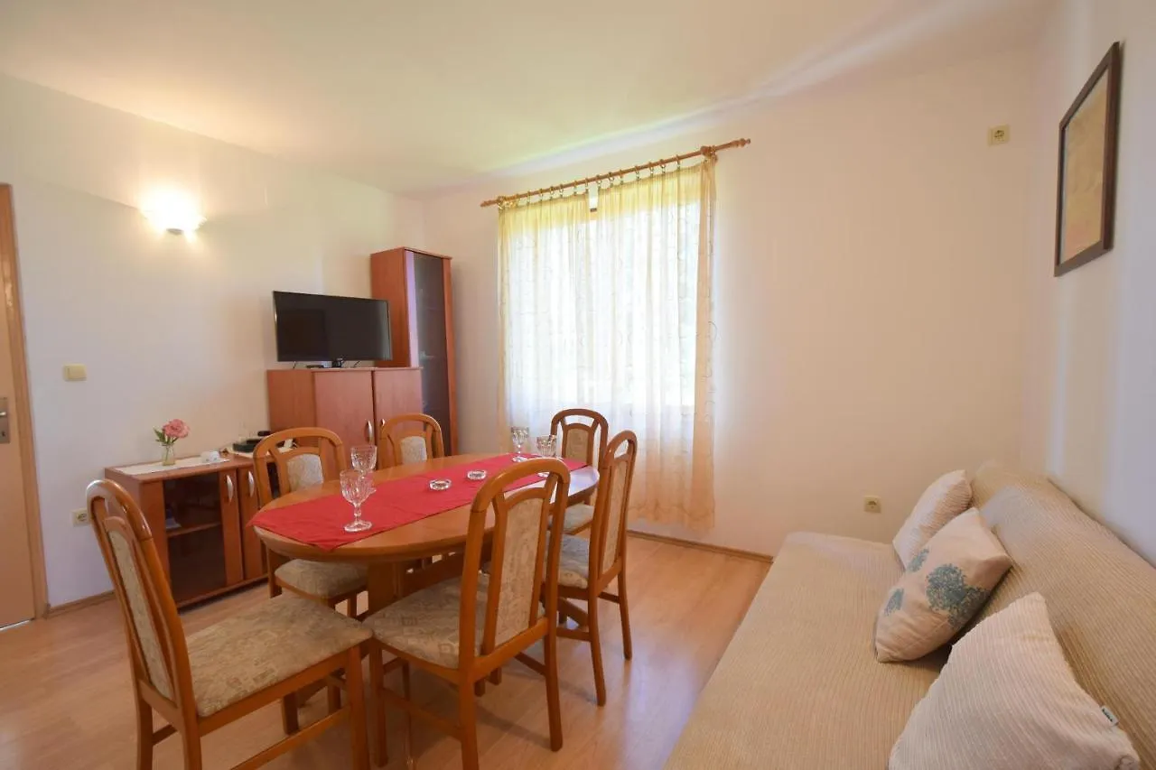 Apartment Anica Njivice